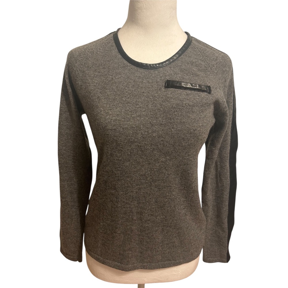 Neiman Marcus ladies small fitted‎ gray cashmere leather trim round neck sweater